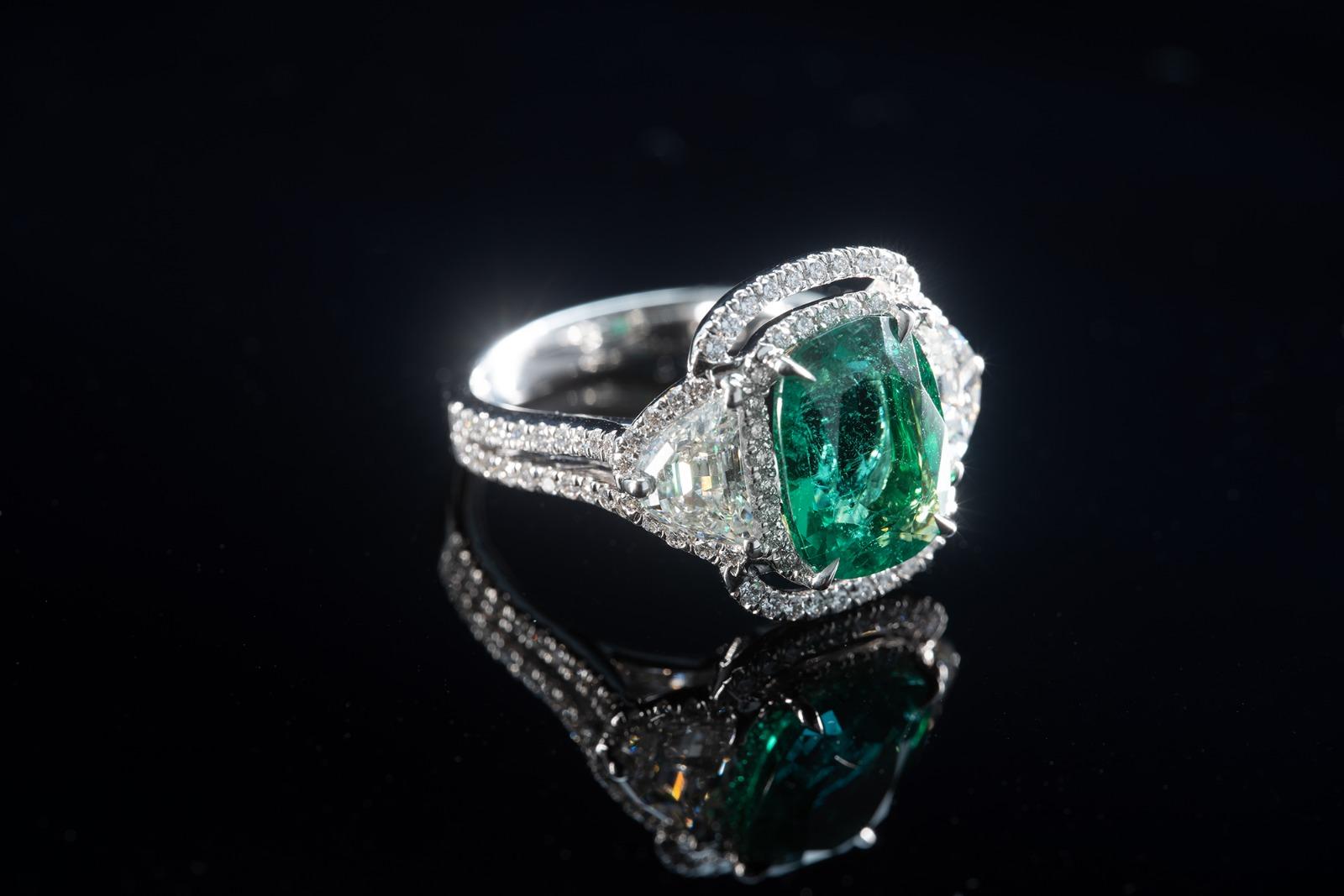 Zambian Green Emerald & Diamond Ring 贊比亞綠寶石配鑽石戒指– Lane 