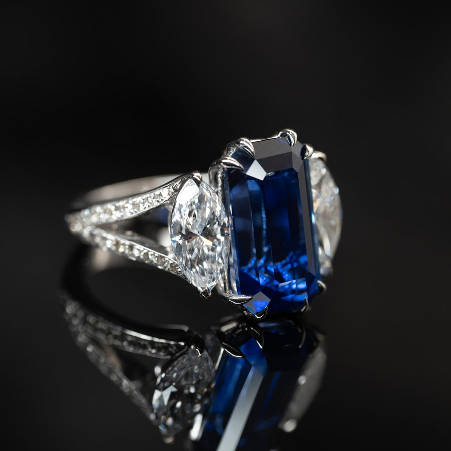 Emerald Cut Blue Sapphire and Diamond Ring 祖母綠長方形切割藍寳石戒指