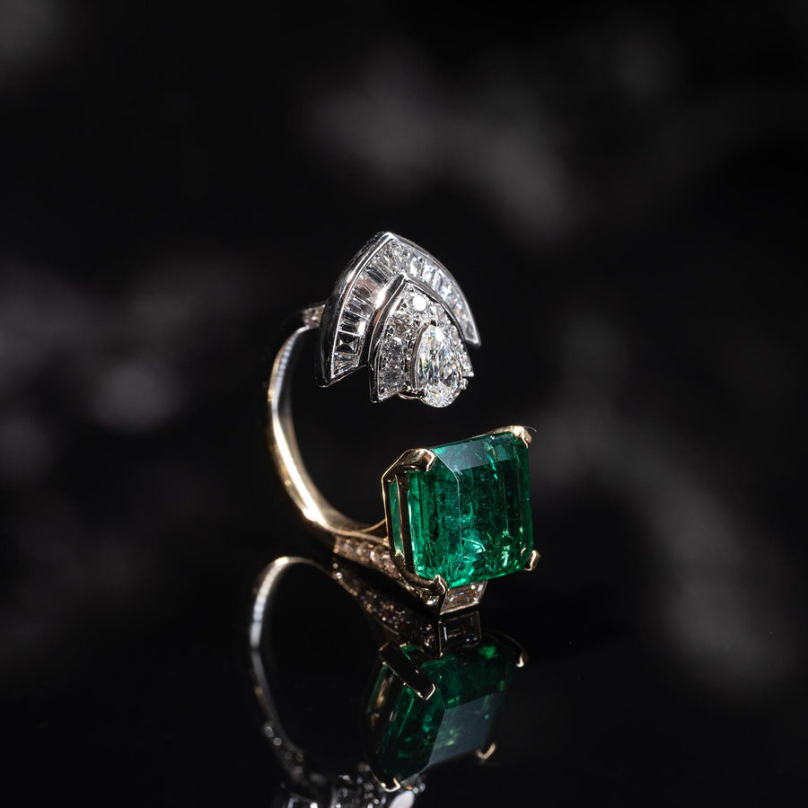 Green Emerald and Diamond ' between fingers ' ring  綠寶石及鑽石指間戒子