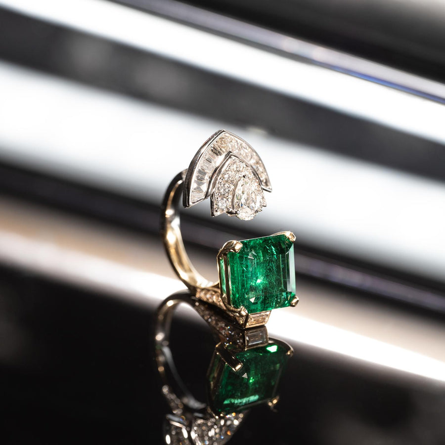 Green Emerald and Diamond ' between fingers ' ring  綠寶石及鑽石指間戒子