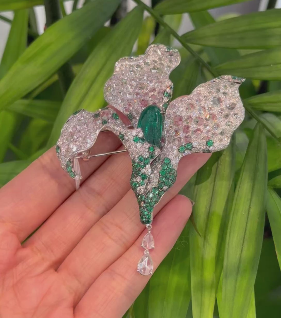 Columbian Vivd Green Emerald and Rose Cut Diamond Brooch 哥倫比亞濃綠寶石及鑽石胸針